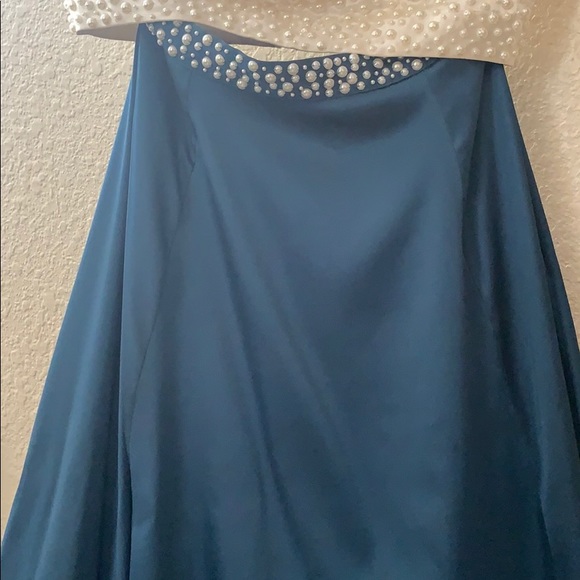 PROM DRESS - Picture 4 of 8